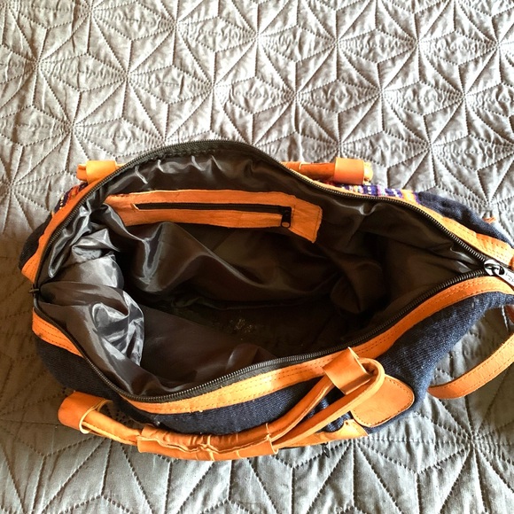 Handmade Peruvian style leather with embroidery - Picture 4 of 4